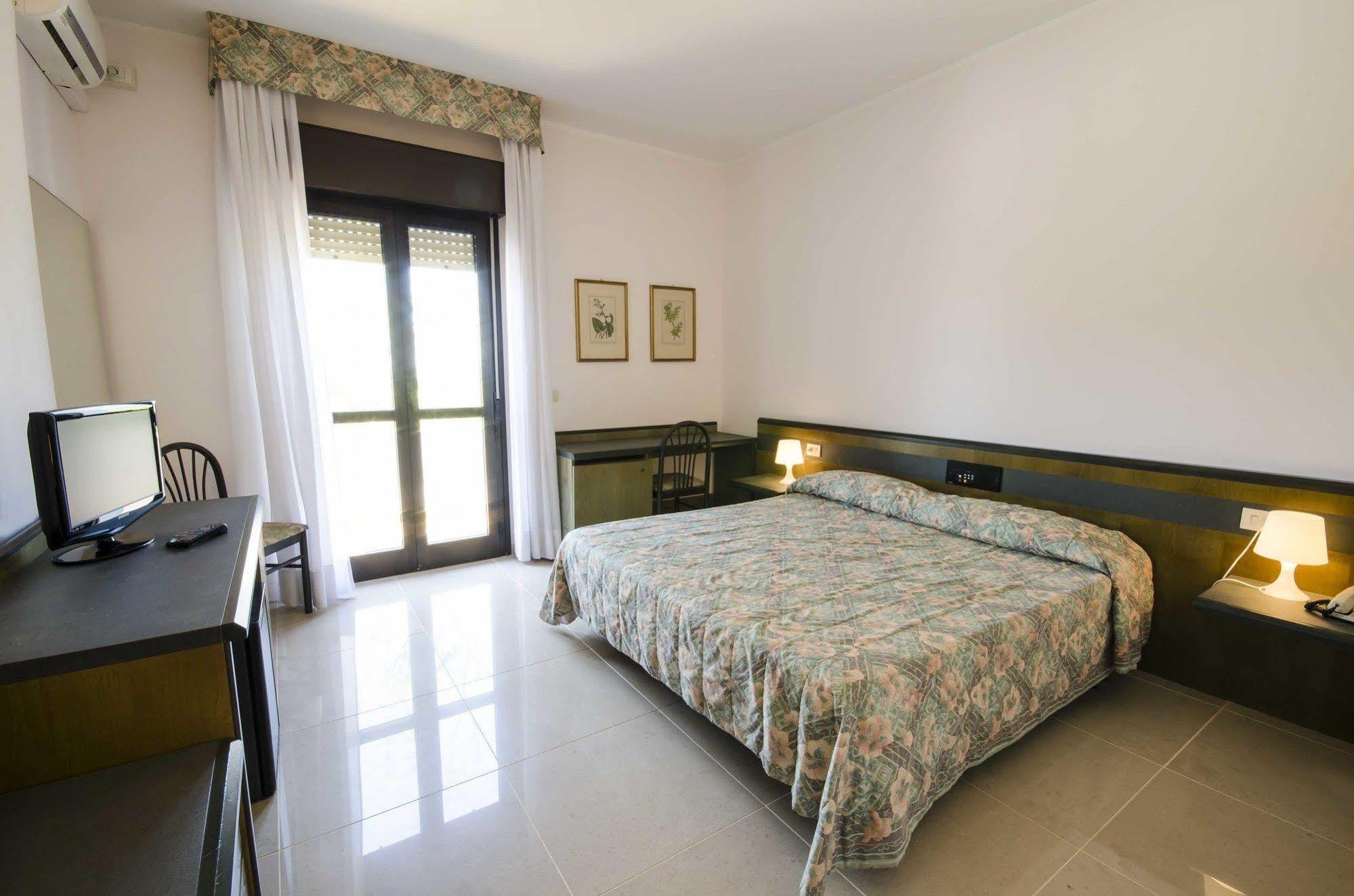 Hotel Torre Del Sole Tarquinia Zewnętrze zdjęcie